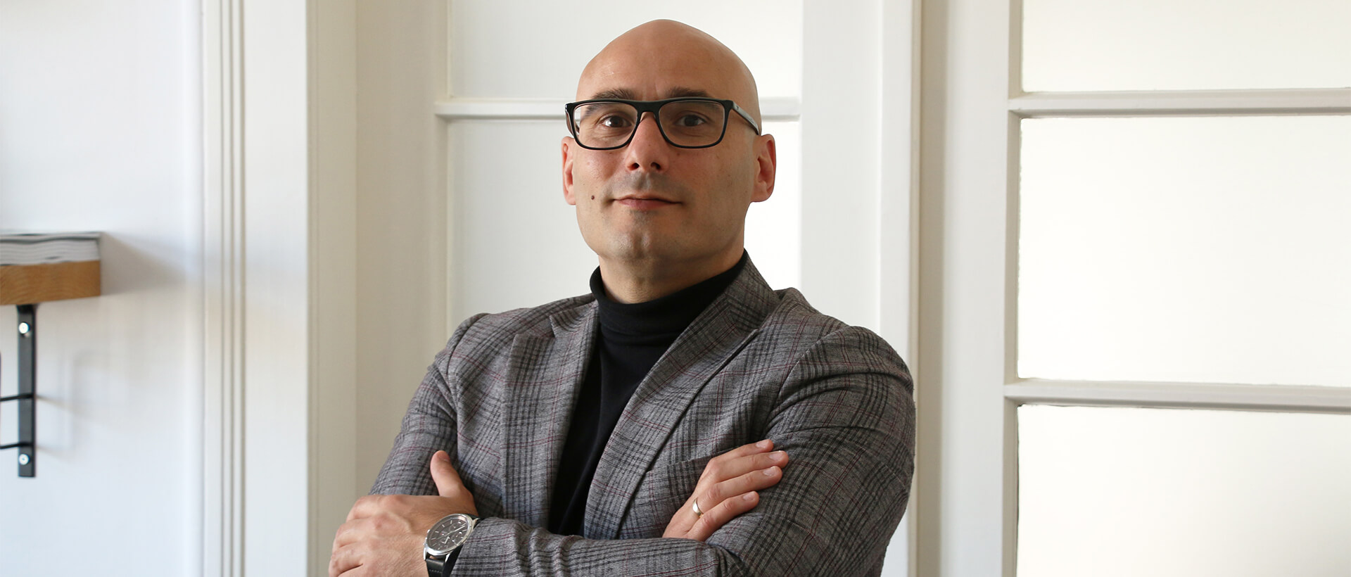 Milan Krilovic is on photo with Supreme Consult Logo